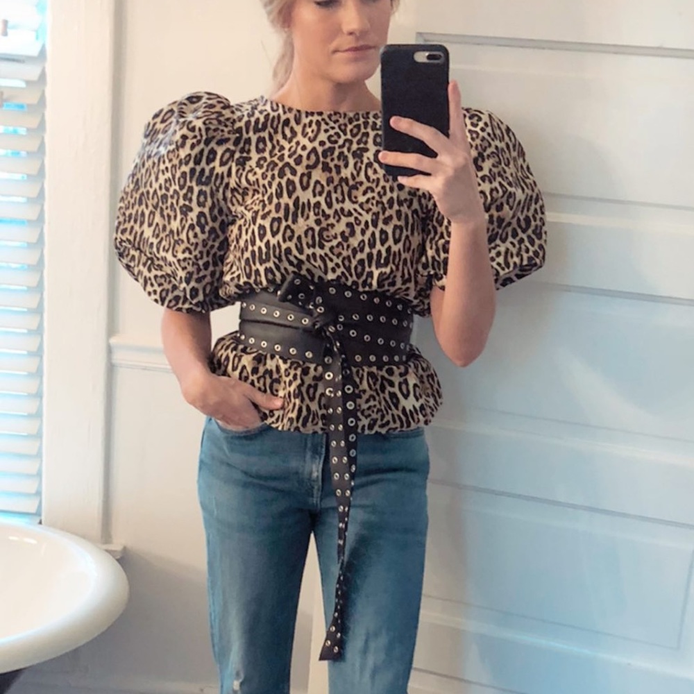 H&M cheetah puff sleeve peplum top